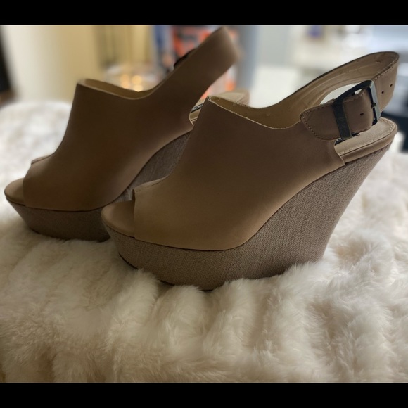 Shoemint cream colored open toe wedges size 9 - Picture 3 of 3